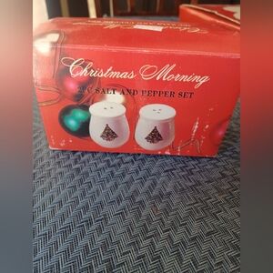 Holiday salt & pepper shaker set